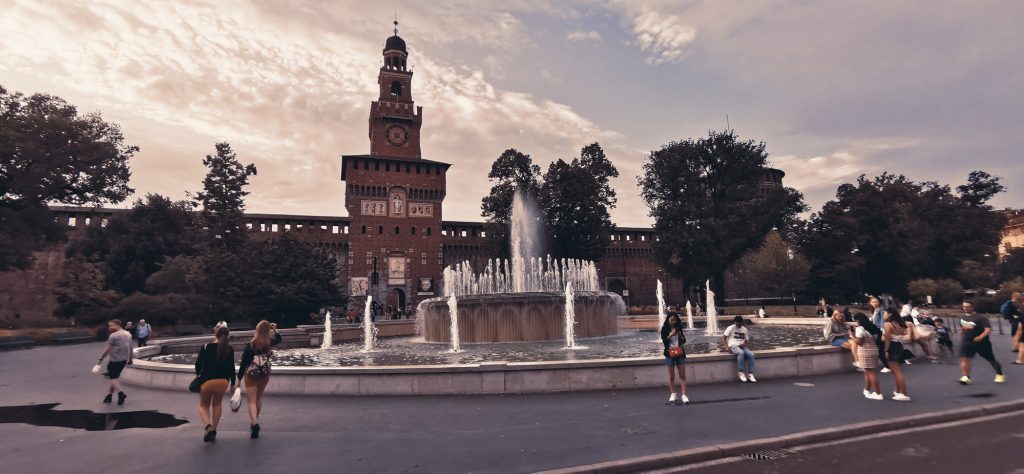 El ingreso al Castello Sforzesco