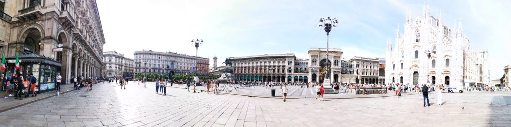 Panorámica de la Plaza del Duomo de Milán