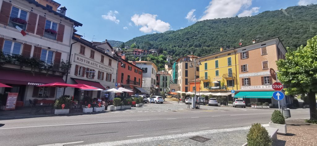 Argegno lago de como