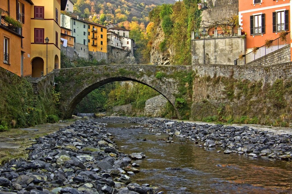 Argegno lago de como