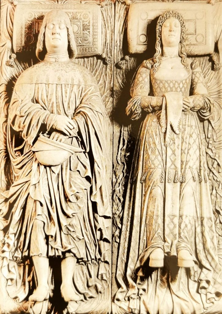 La tumba de Ludovico el Moro y Beatrice D'Este dentro de la Certosa de Pavia
