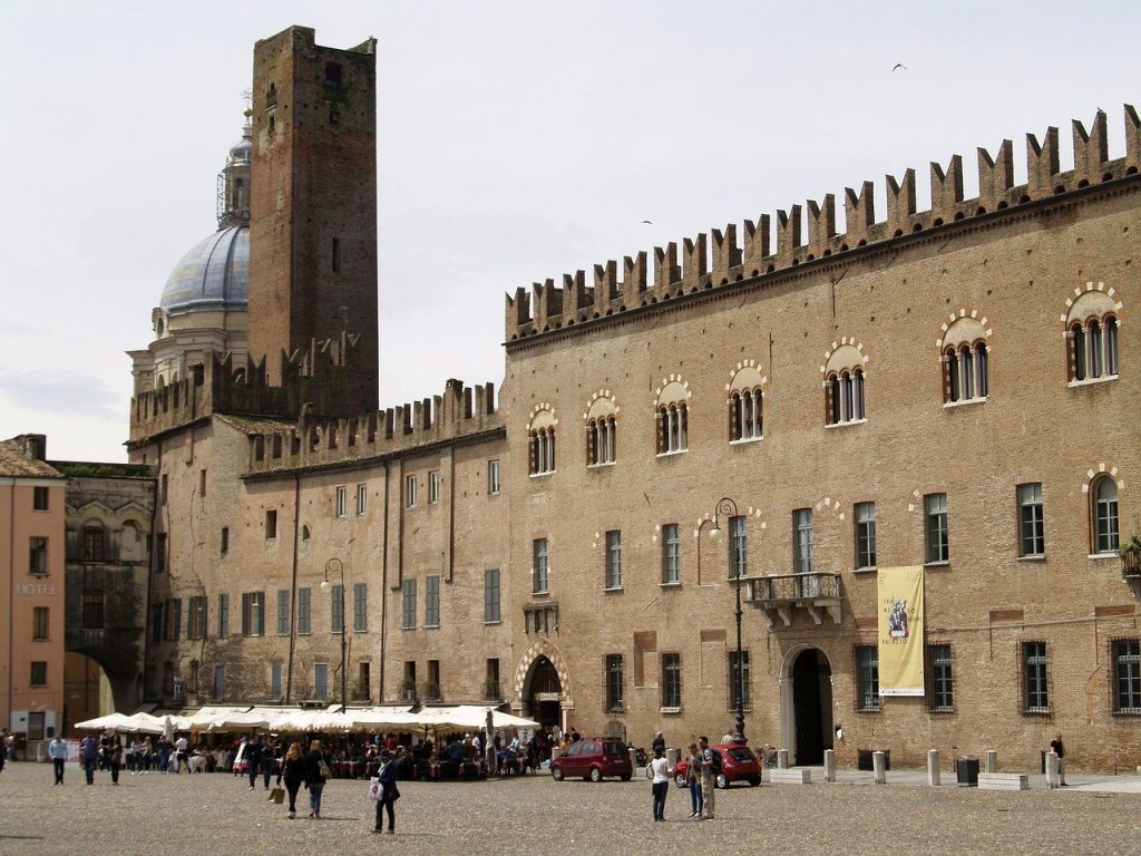 Piazza delle Erbe, Mantova