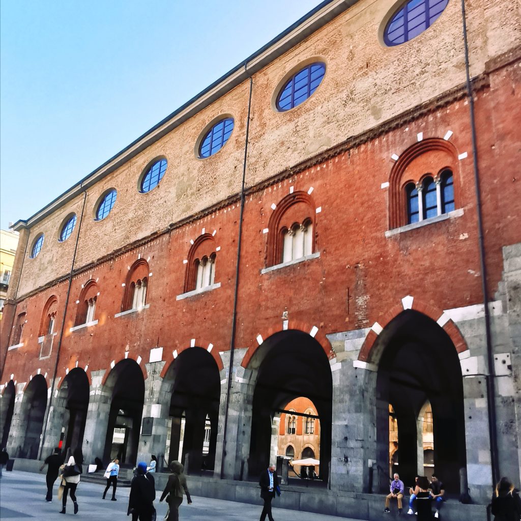 palazzo dei mercanti milano