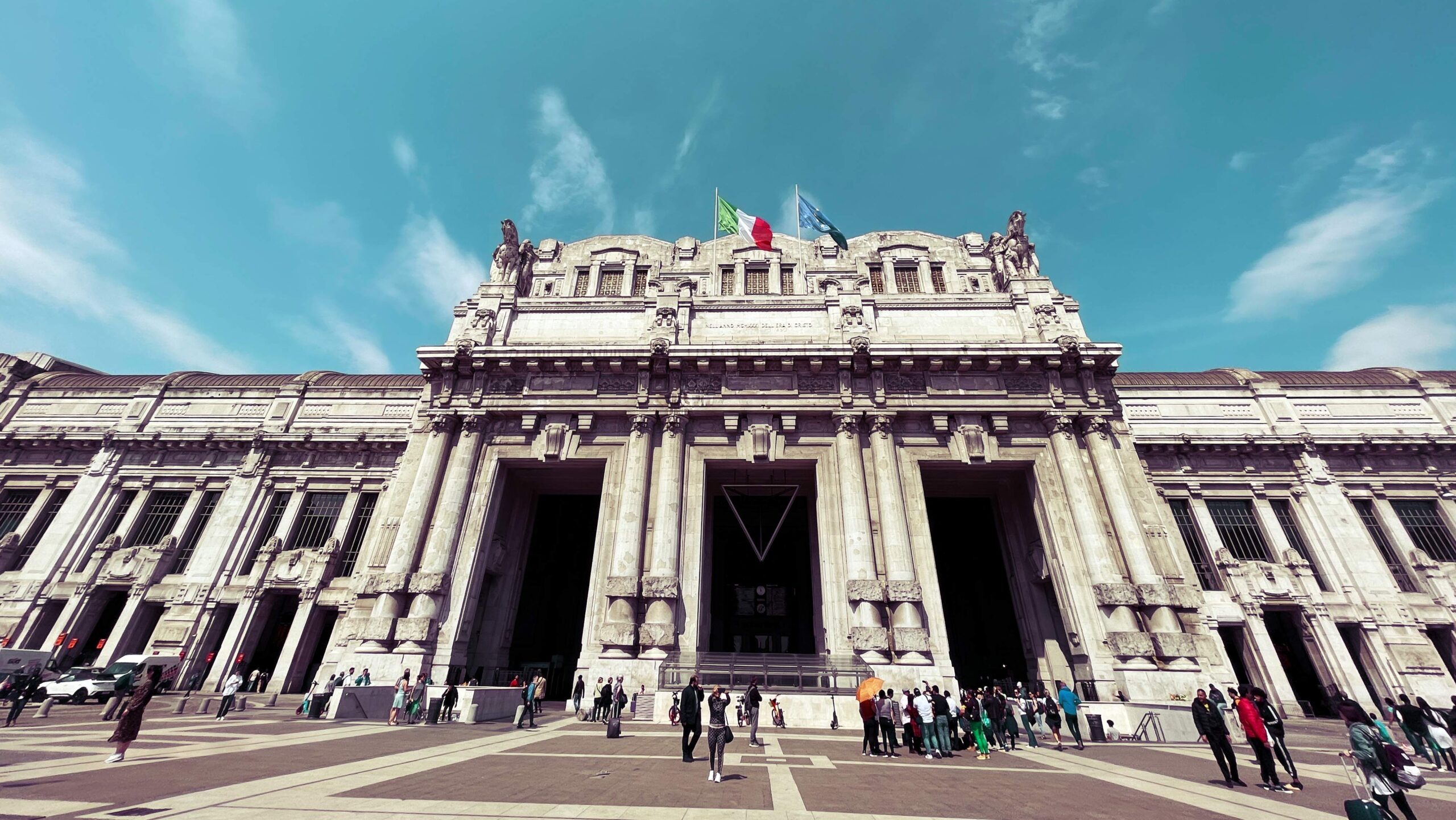La Estación Central de Milán: historia y tesoros de una terminal fascista