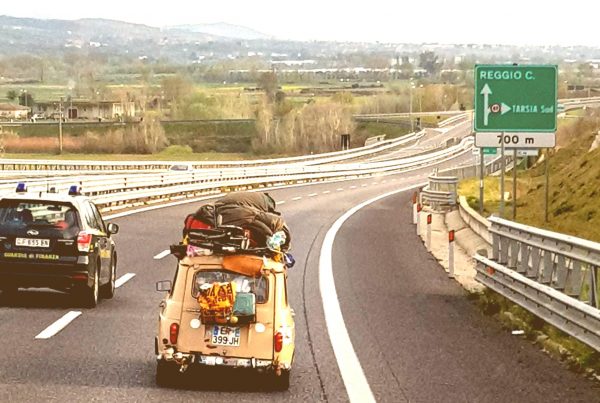 El Renault4 viajando para Sicilia